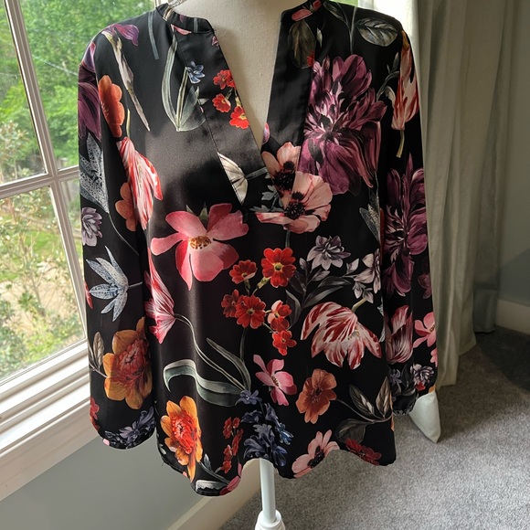 Beautiful floral top by J. Crew - Picture 2 of 5